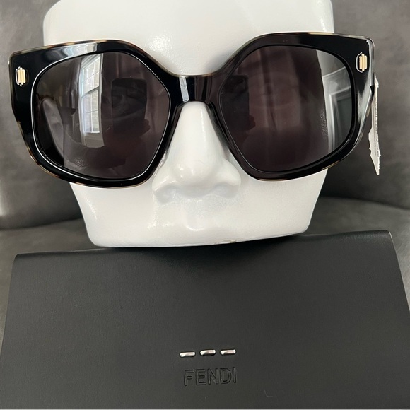 FENDI Smoke Geometric Ladies Sunglasses FE40017I 01A NWT main image 5